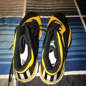 Adidas basketball shoes (Derick Rose)